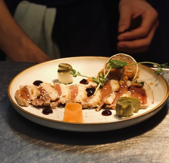 Plat servi dans le restaurant bistronomique à Saint-Chinian